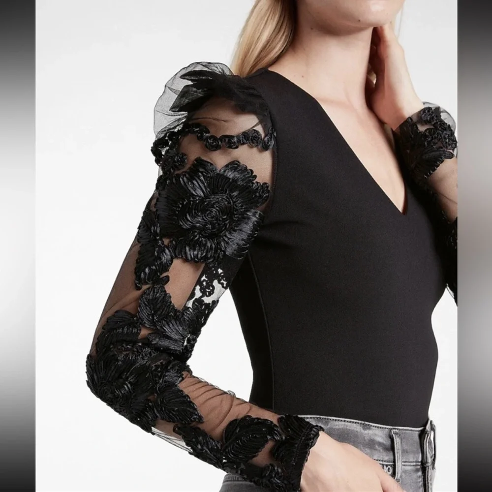EXPRESS Floral Lace Puff Long Sleeve Thong Bodysuit Blouse Black V Neck - Picture 3 of 8